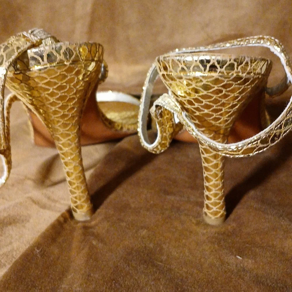 Stuart Weitzman for Russell & Bromley Gold Stilleto Sandals 7.5 - Picture 2 of 13